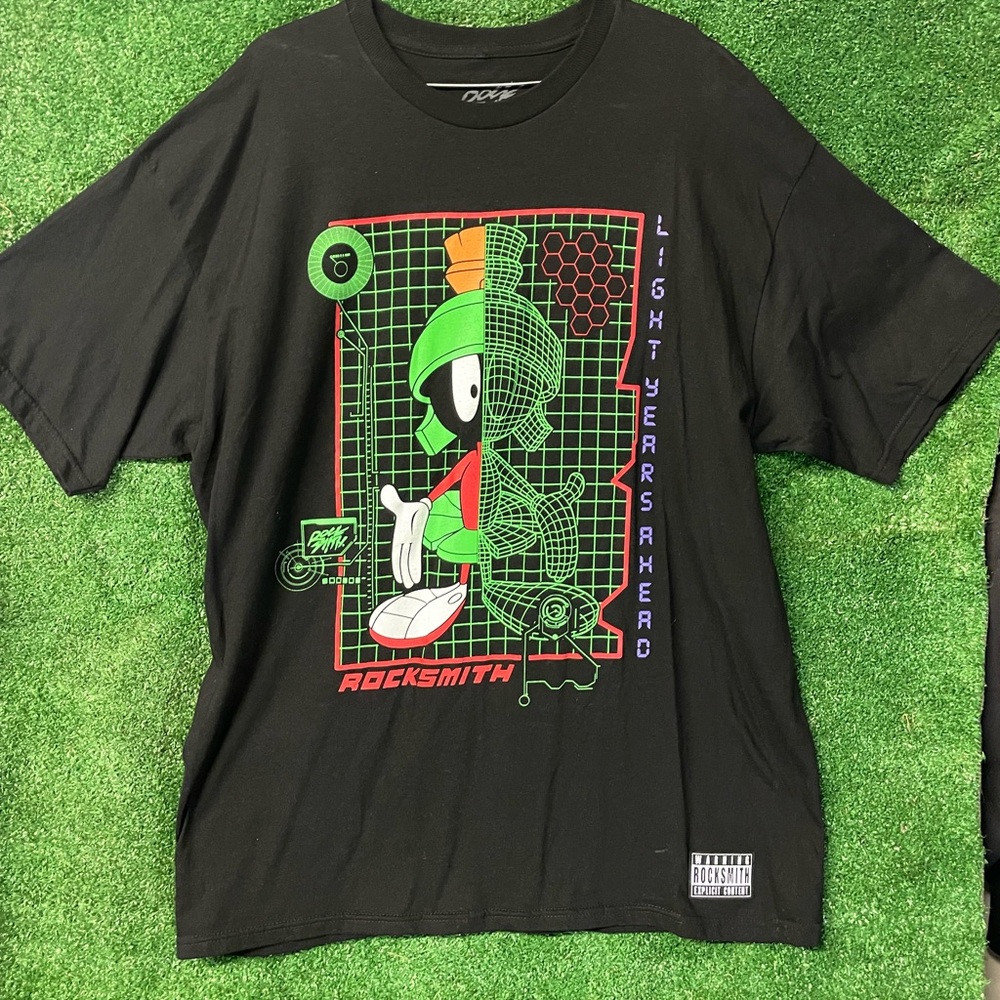 Marvin The Martian T RockSmith and Warner Bros Collaboration  XL . Like New.
